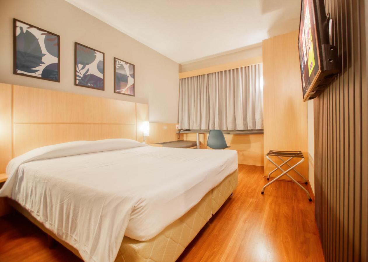Hus Hotel Dourados Eksteriør bilde