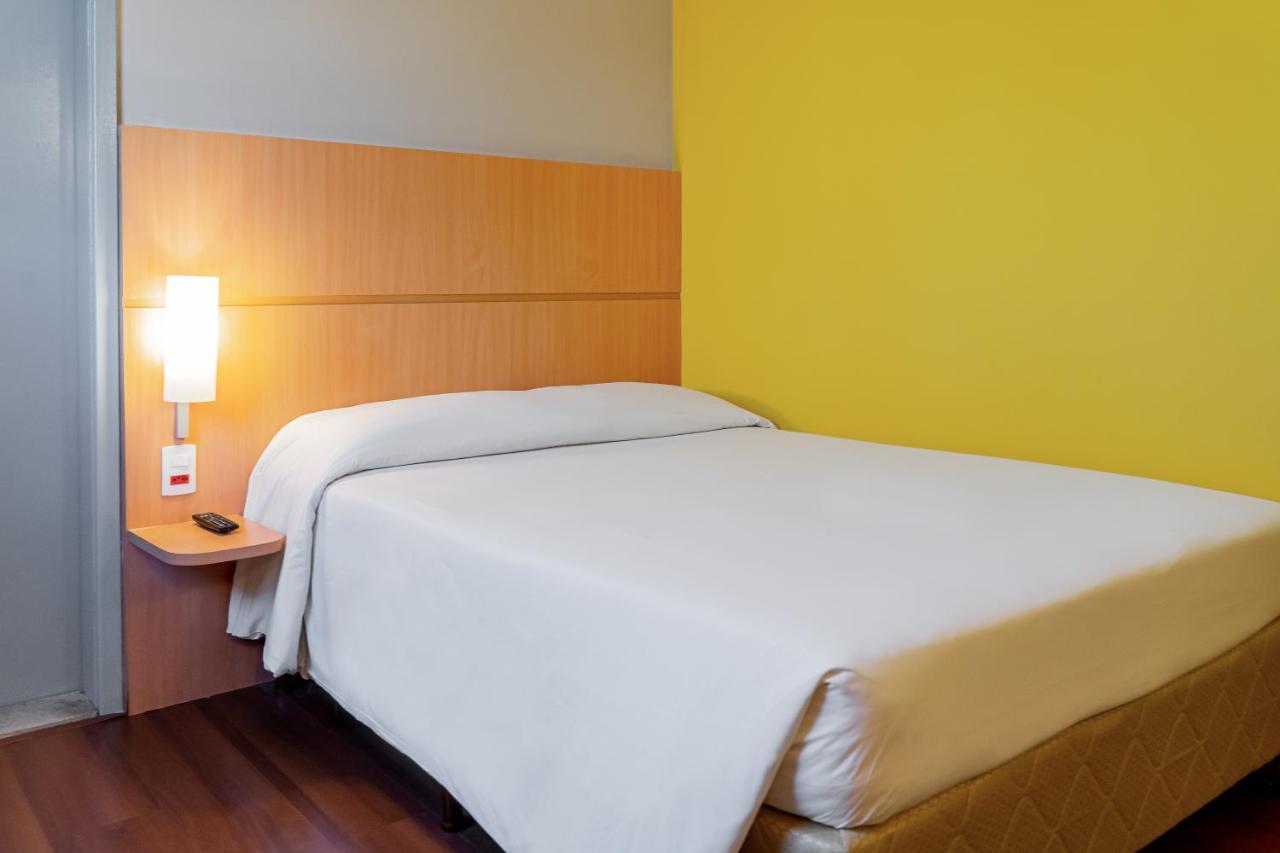 Hus Hotel Dourados Eksteriør bilde